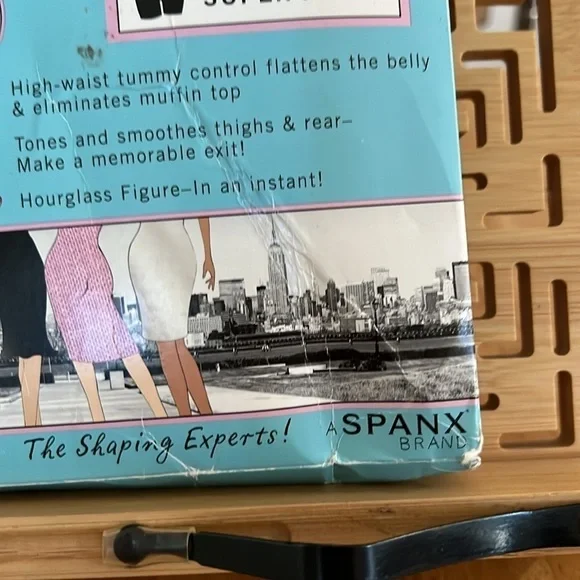 SPANX Size 6 Black High Waist Mid Thigh Suer Control Shaper - Picture 3 of 5